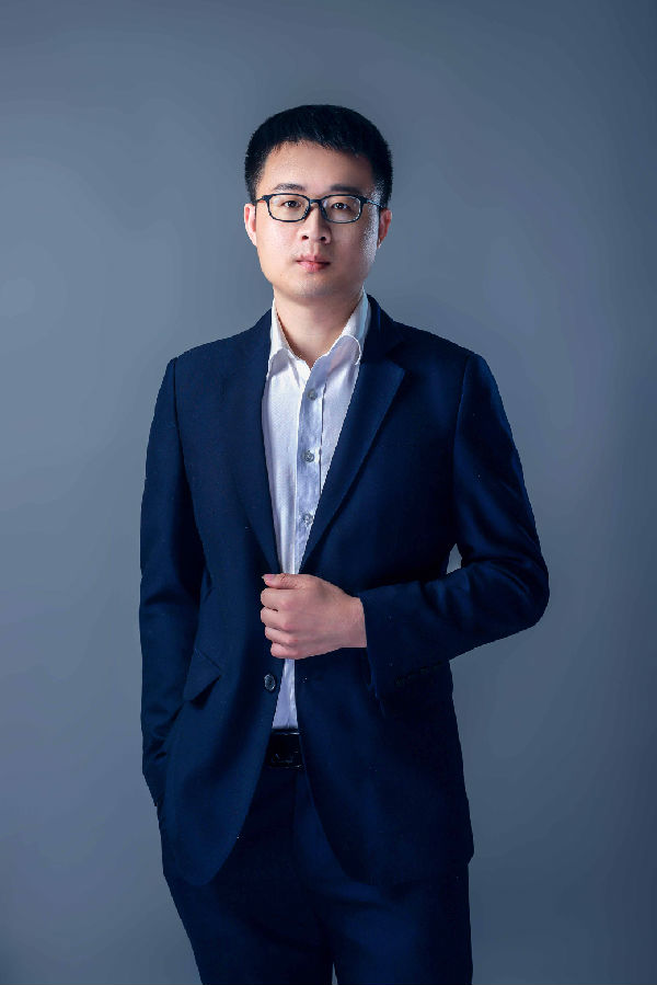 邓小兵.jpg